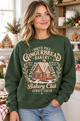 Mockup người mẫu nữ mặc áo North Pole Gingerbread Bakery Club